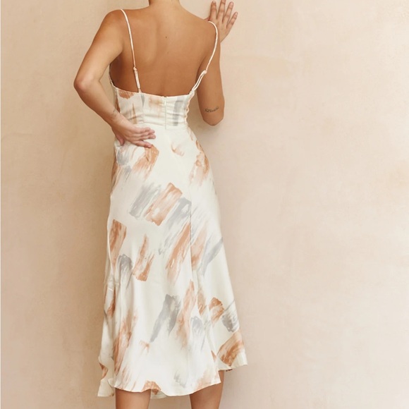 Beautiful Dress - Picture 3 of 5